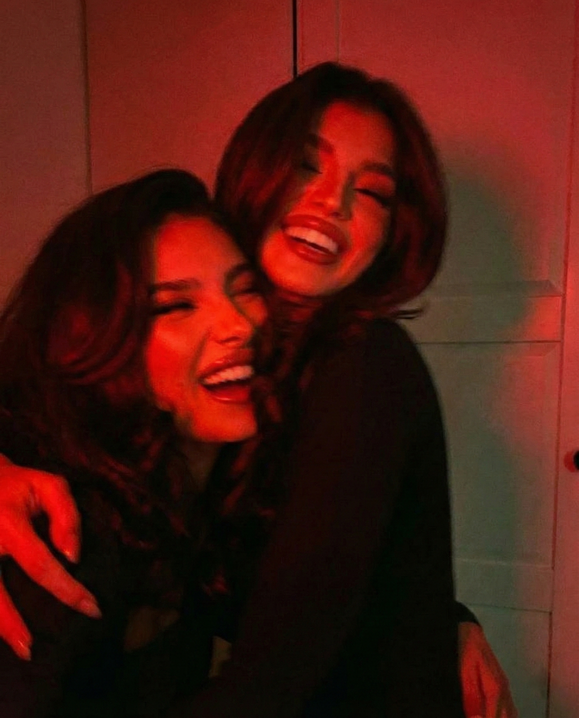 viral red neon light glow effect gemini ai prompt 😍